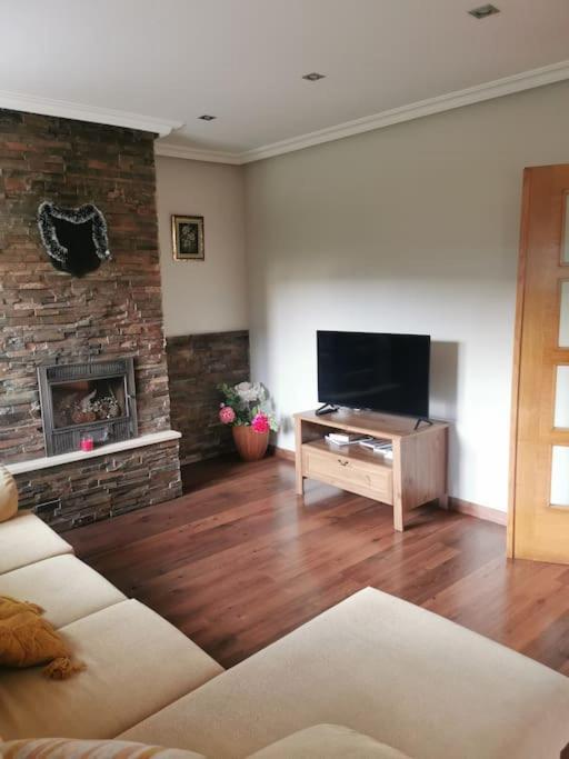 Casa Con Finca En Oviedo El Casero Екстериор снимка